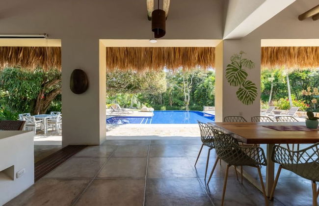w Lovely 4BR Villa at Mesa de Yeguas - Photo 4