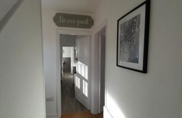 Doctors lane Stylish 3 Bedroom contractor Family House with Parking - Photo 10