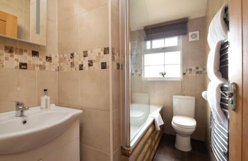 The Country Lodge at Hill House Farm Cheshire - Photo 3