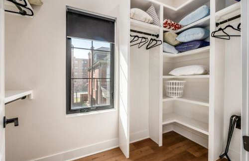 Rooftop Patio, Hot Tub and Games City Escape - Foto 53