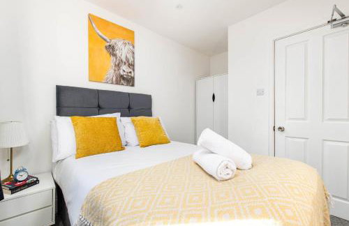 NEW Groups & Contractor Stays-5Bed-2Bath-Parking-By FabAccommodation - Foto 19