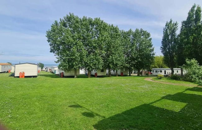 3-bed Cabin, Sleeps 6 With Pool & 5 Mins to Beach - Foto 27