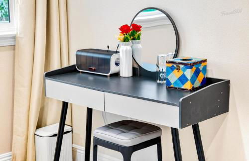 Spacious 6BR Stay with Parking and Near DTLA - Foto 31