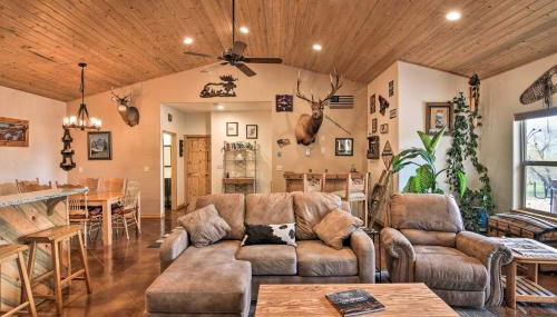 Stunning Home with Fire Pit, 11 Mi to Mt Yale! - Foto 5
