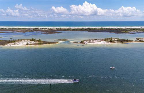Calm Waterside Condo - Views, Pool & Family Fun - Foto 9