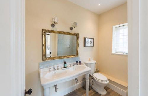 Ebrington Manor by Birch Stays - Photo 50