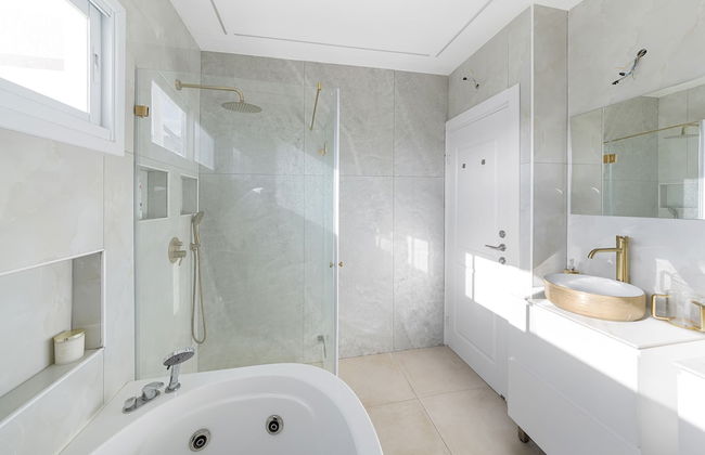 Chateau Gabriel 6 BR Villa w Heated Pool - Foto 30