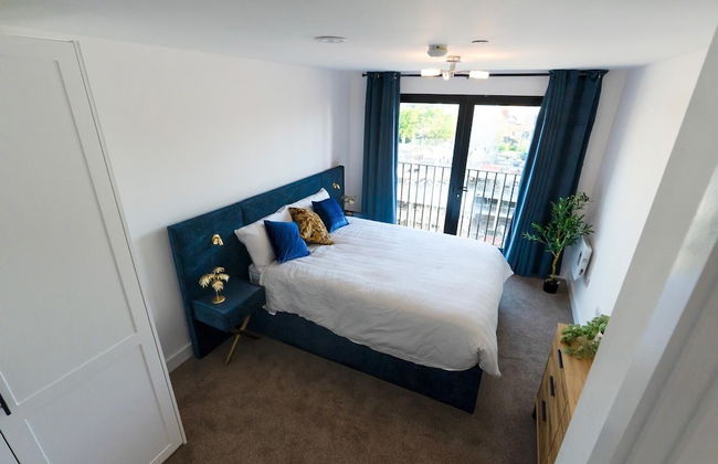 Luxe I Penthouse I Balcony I City Views I Parking I Liverpool City Center I - Photo 6