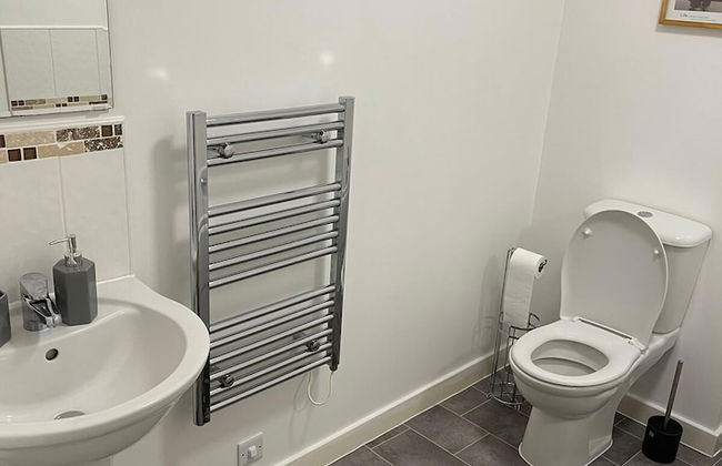 Remarkable 2-bed Apartment in Wolverhampton - Photo 9