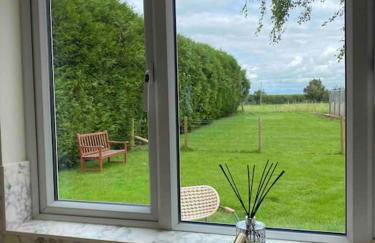 Larks Leaze Lodge, Steeple Ashton, Wiltshire - Photo 7