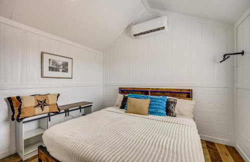 Hike, Hunt and Fish Pet-Friendly Studio in Dilley! - Photo 11