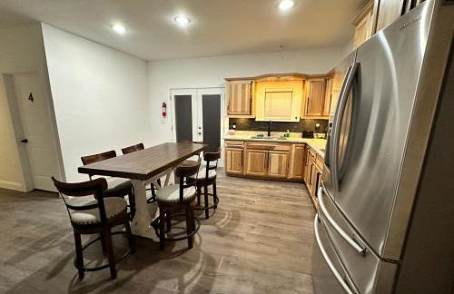 #1 - 5BR 1BA - Unit A - Private Entire Home - WiFi - Foto 6