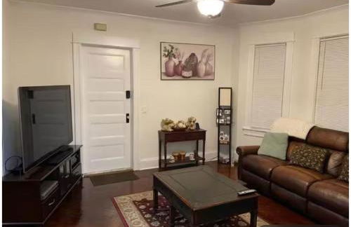 Charming Victorian Home in the Heart of White Plains - Foto 16