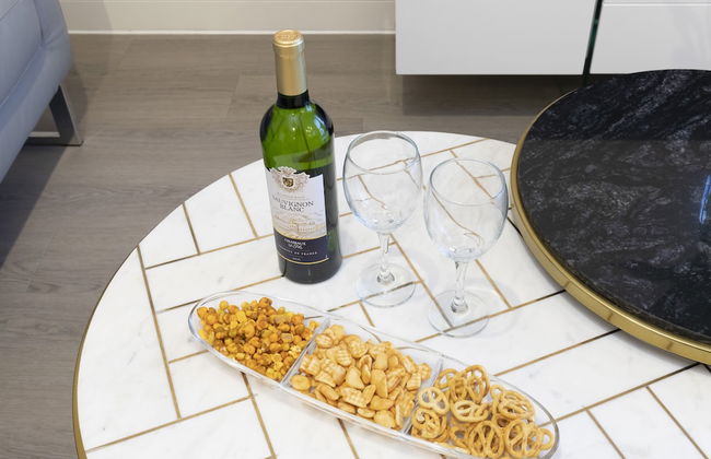 Elliot Oliver - Chic 2 Bedroom Town Centre Apartment - Photo 11