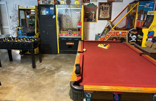 Peaceful & Cozy 3 bedroom Ranch-Home w/Fireplace - Foto 18