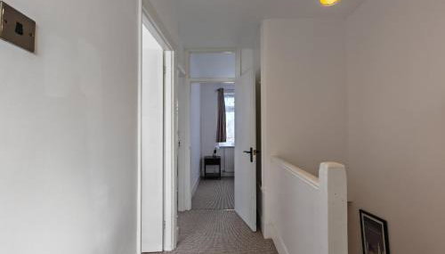4 Bedroom 2 Bathroom House - Free parking - Foto 3