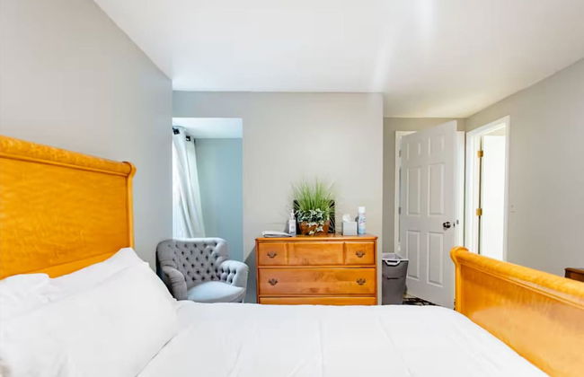 Relax in Style Clean Comfy in a Prime 1ZB - Photo 3