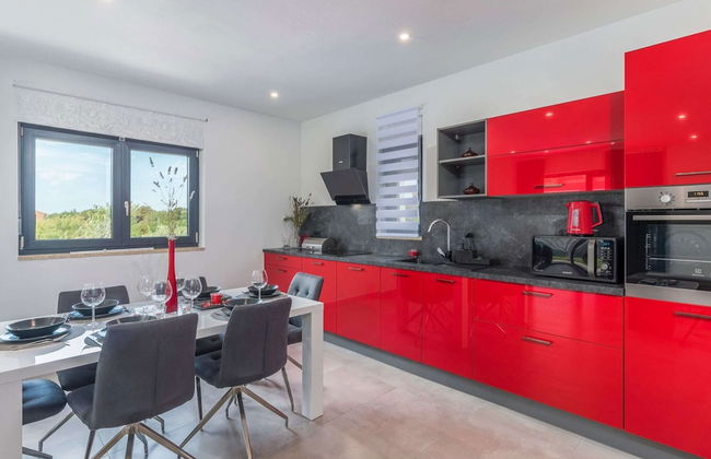 Villa in Novigrad With Private Pool and Beach - Photo 12