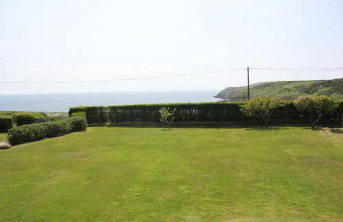 Spacious seaside family house in Aberdaron with large garden and stunning sea views - Photo 19