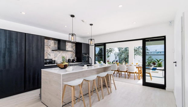 Brand NEW 3br2ba Villa With Pool in Great Location - Foto 3, Habitación