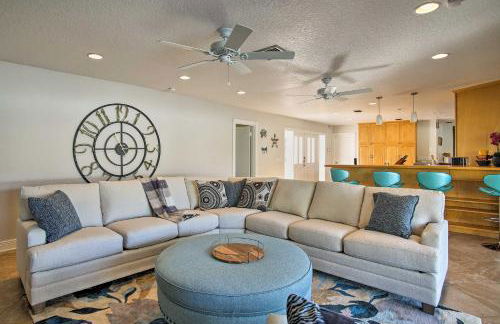 Riviera Beach Home with Pool - Walk to Beaches! - Foto 5