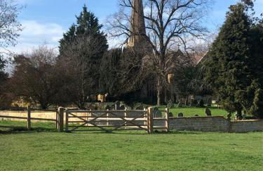 The Old Bank Beautiful Cotswold House with Huge Garden - Photo 42