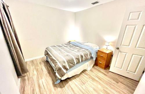 3 Bed Home 5 Mins to JAX Airport & Zoo - Foto 11