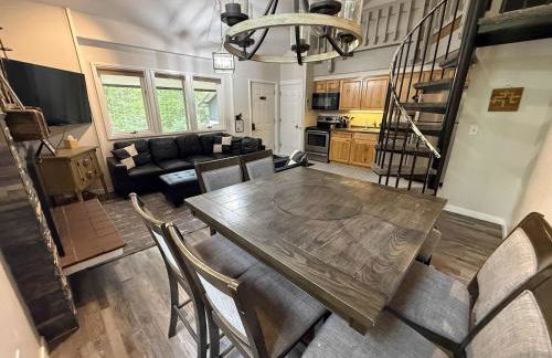 Mountain Villas Condo Retreat for 12 - Photo 2