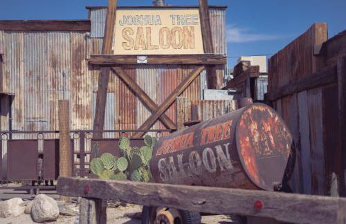 10 minutes to JTNP - Sauna, Hot Tub, Cold Plunge Saltwater Pool, Telescope, Fireplace and Views - Foto 39