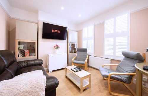 Victorian 2 Bedroom Flat, King Beds, Free WiFi, Near Shops & Transport, E17 - Foto 6