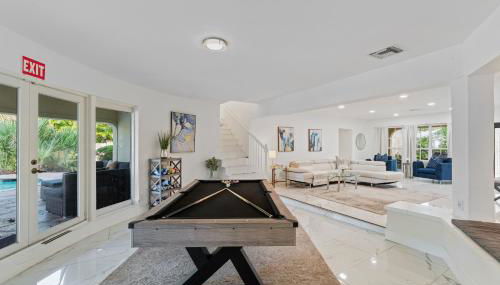 Waterfront Retreat: 7BR Villa with Pool Firepit - Foto 4, Other