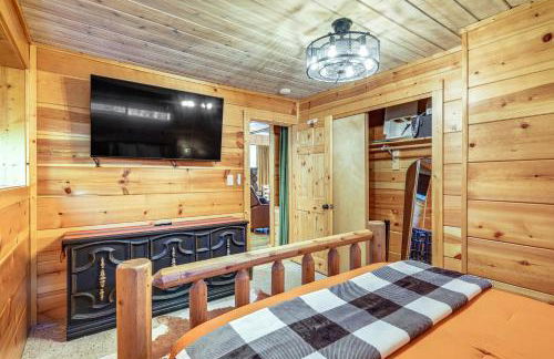 Walk to Golf, Lake Twain Harte Cabin with Fireplace - Photo 12