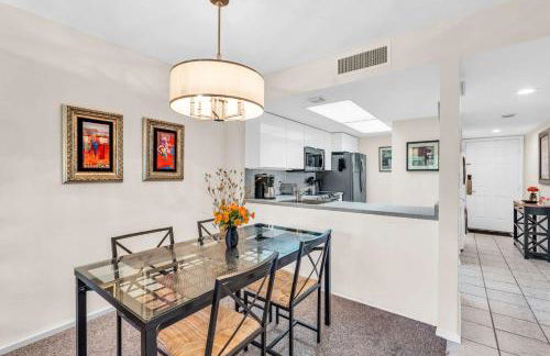 Second Floor With Lake and Fountain View - Photo 17