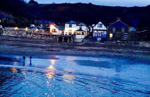 The Coach House - Photo 21