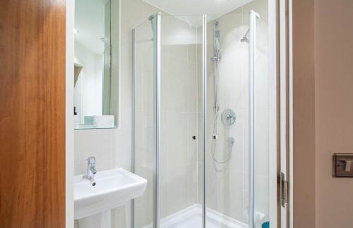 Balcony Waterside 2-Bed Apartment Central Leeds - Foto 6