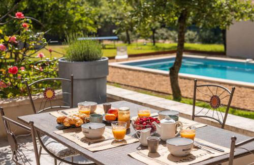 Le JARDIN DES DELIS gite NEUF avec piscine bio UV - Foto 3