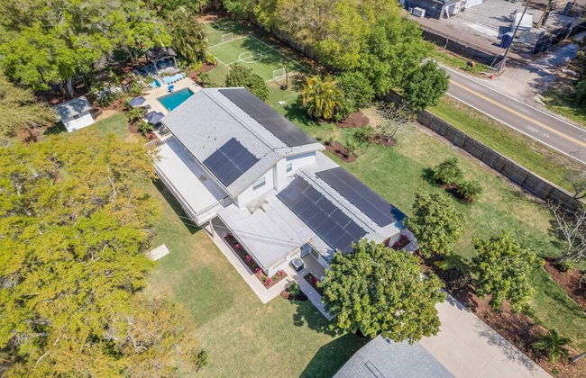 Luxe Largo Retreat: Pool, Games, Basketball & More - Foto 76