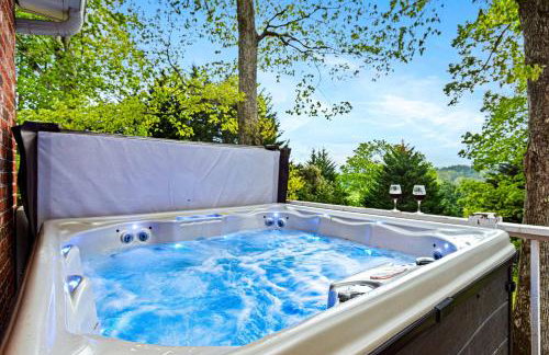 15 Minutes to Asheville! Spacious 7BR Luxury Home | Pool | Hot Tub | Game Room - Foto 14