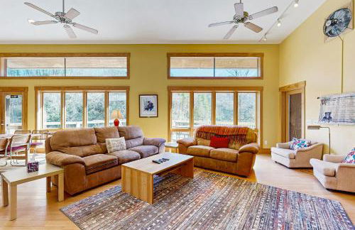 5 Bed 4 Bath Vacation home in Tuckasegee - Foto 6