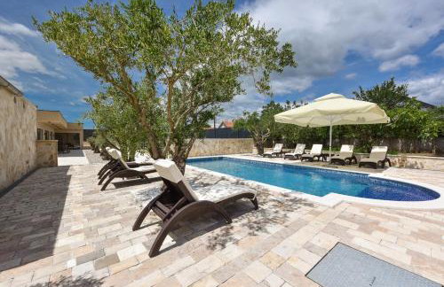 Villa Tina with Swimming Pool, Tennis court, Games room, Sauna, Gym, BBQ - Foto 16