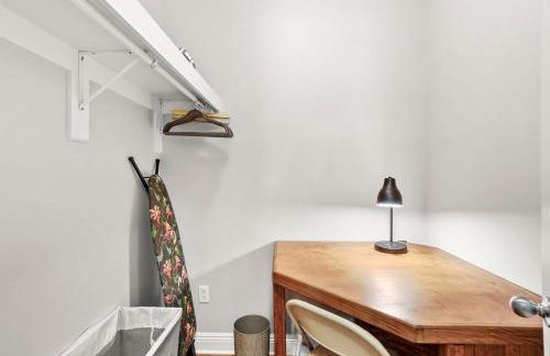 Artsy Downtown Retreat w Hot Tub - Foto 27