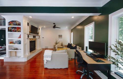 The Athena Hideaway - hottub, firepit, lake & racetrack - Foto 31