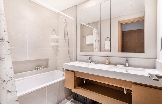 Luxury 2BR at Harbour Gate - Photo 22