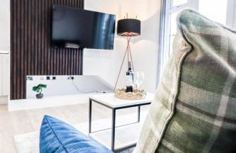 The Kingsmead Loft - Stylish 1BR Top Floor Apt with King or Twin Beds & Free Secure Underground Parking, Central High Wycombe HP13, Sleeps 3 - Foto 51