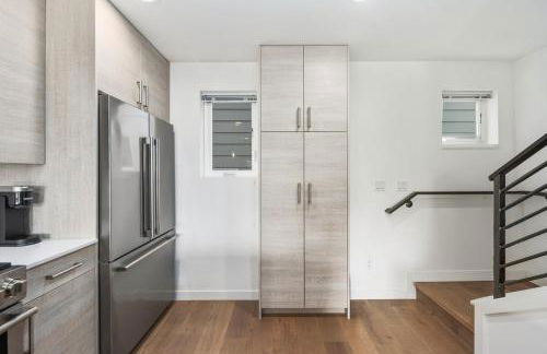 NEW! Central Ballard 3BR Townhome Fits 8 Free Parking AC Family Friendly - Foto 26