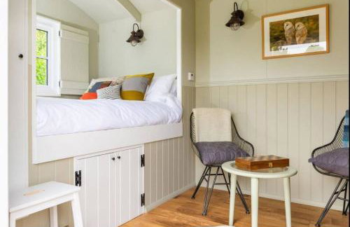 The Red Lion - Shepherd Huts - Photo 20