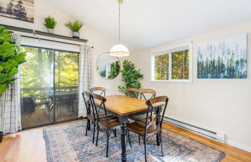 Spacious w Hot Tub, Fire Pit, Deck, Grill and WiFi - Foto 10