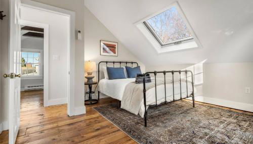 2BR Home|Downtown Rockport w/parking|Walk 2 Ocean - Foto 2