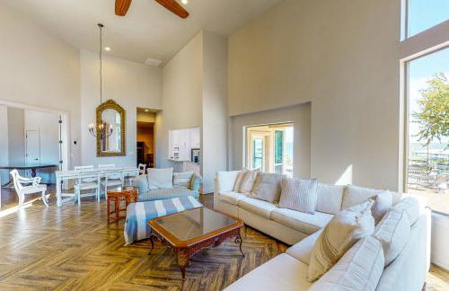 Hot Tub and Views Luxe Lake Bridgeport Retreat - Foto 3