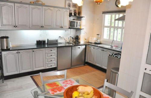 A lovely family villa with heated pool - Photo 31